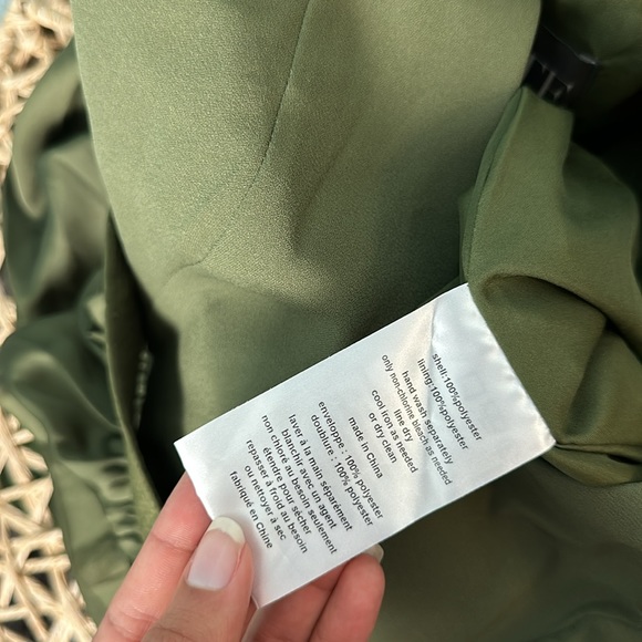 VERA WANG GOWN - Picture 8 of 9